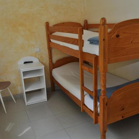 Les Mimosas Hotel Lunel  Room photo