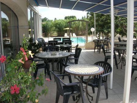 Les Mimosas Hotel Lunel  Exterior photo