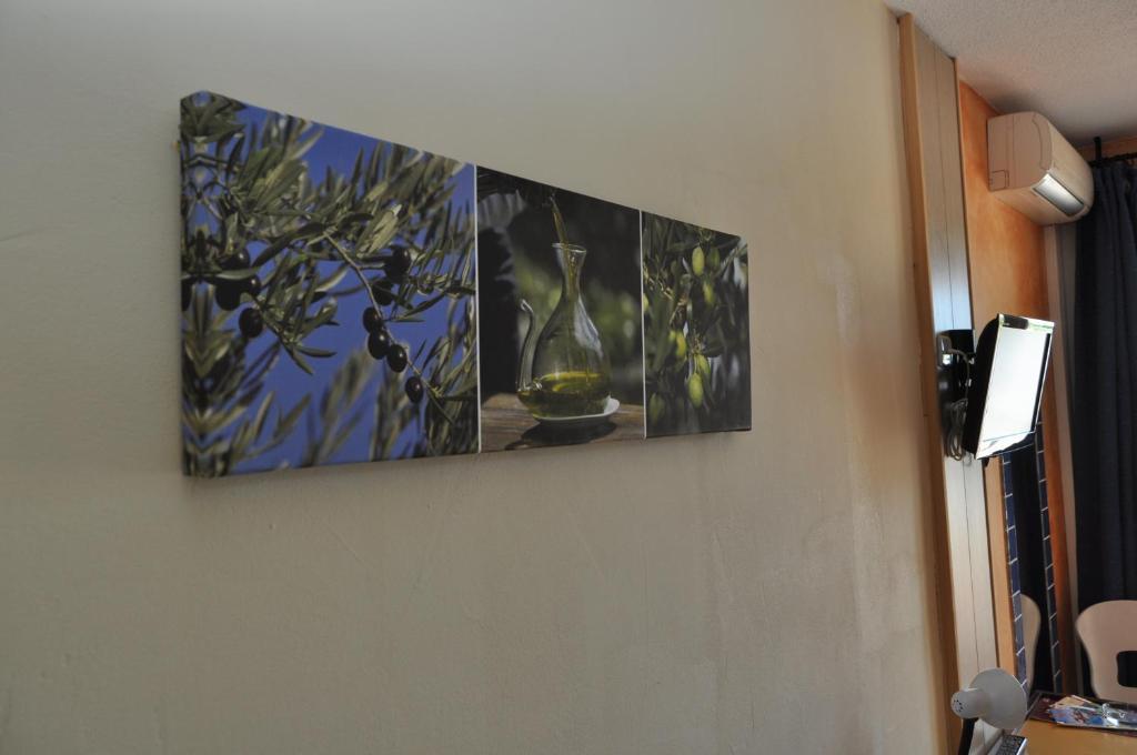 Les Mimosas Hotel Lunel  Room photo