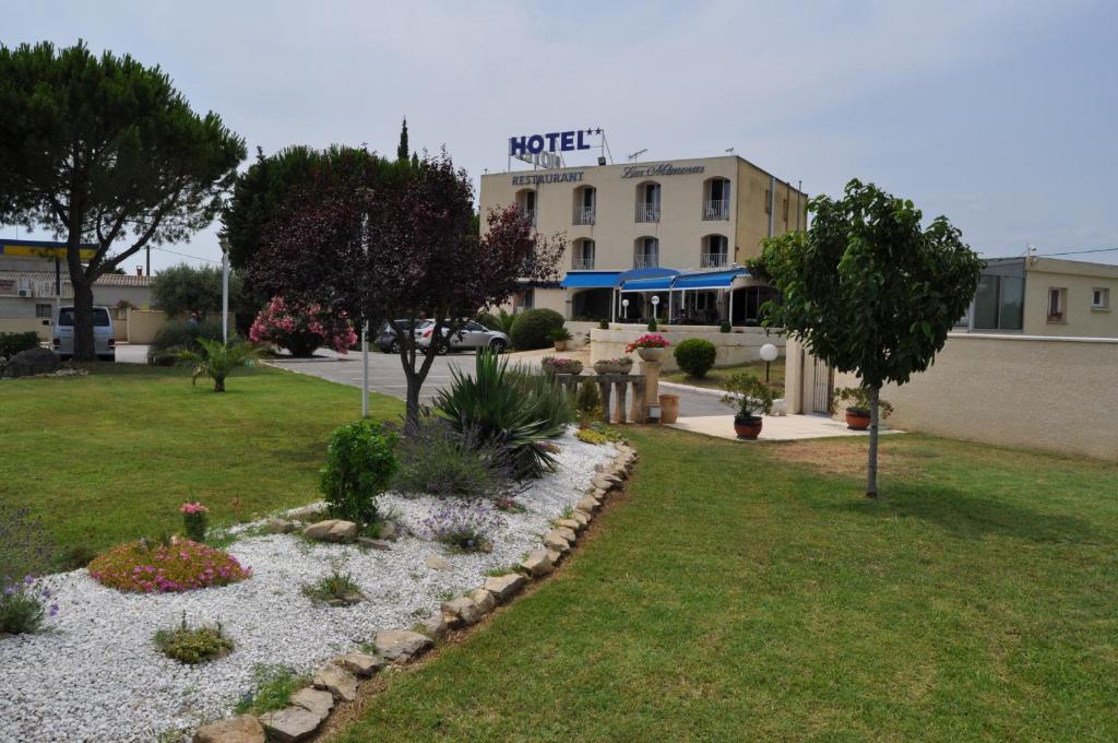 Les Mimosas Hotel Lunel  Exterior photo