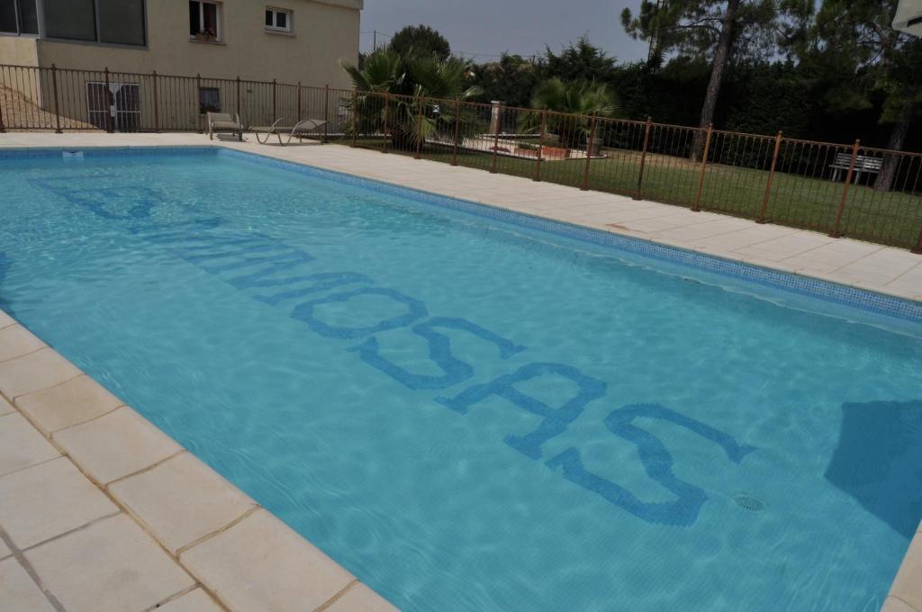 Les Mimosas Hotel Lunel  Exterior photo