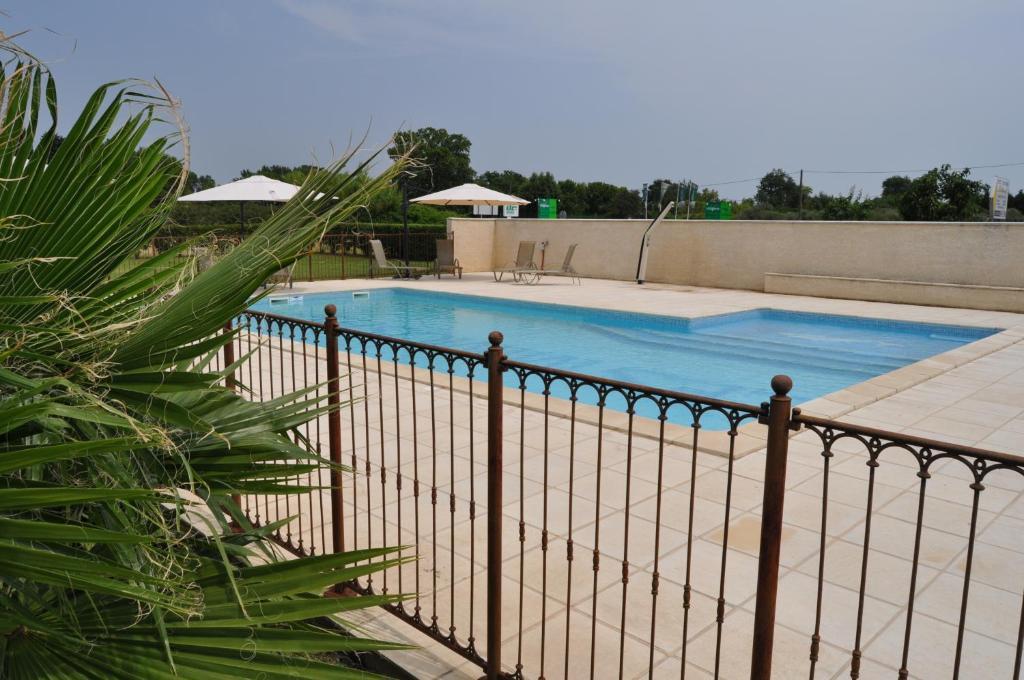 Les Mimosas Hotel Lunel  Exterior photo