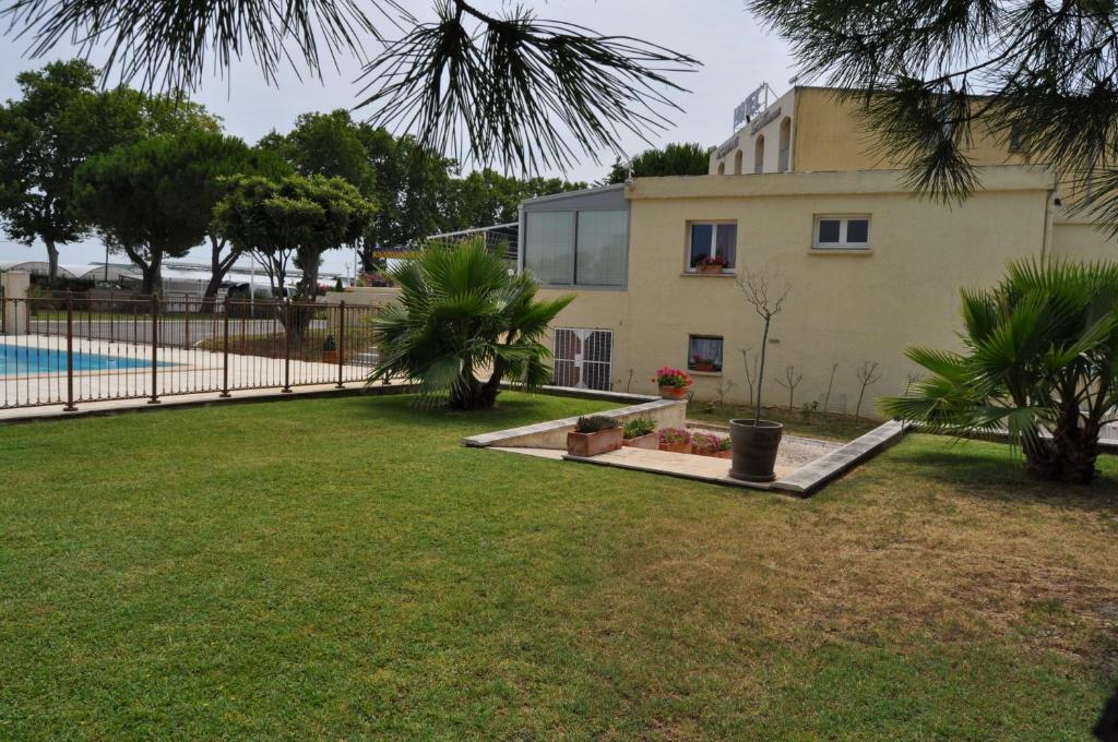 Les Mimosas Hotel Lunel  Exterior photo