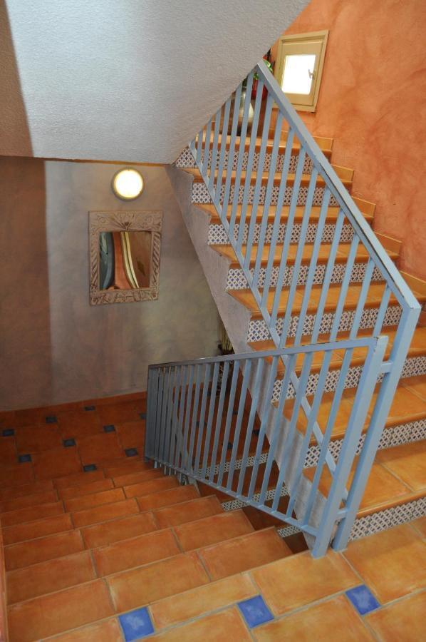 Les Mimosas Hotel Lunel  Exterior photo